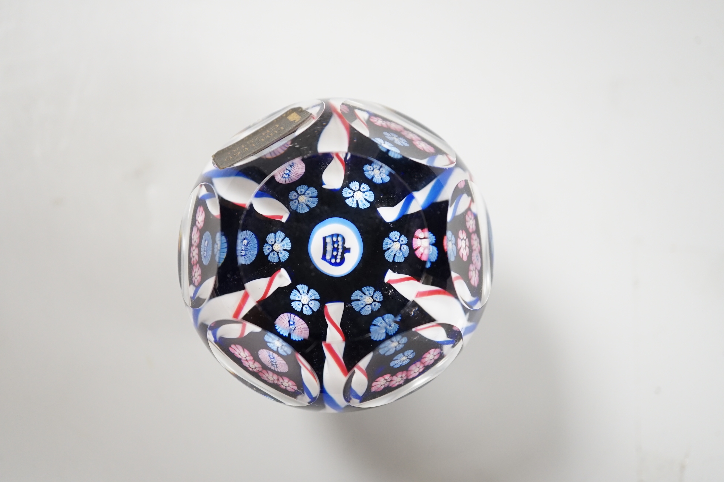 A Whitefriars royal commemorative lead crystal decanter with stopper, 1977, 25cm